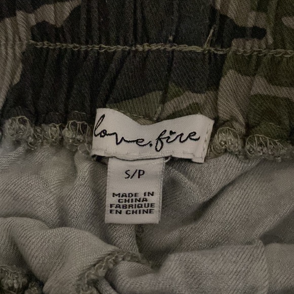 2 pack- army green jogger pants- one camo- one solid green both size small - Picture 2 of 3